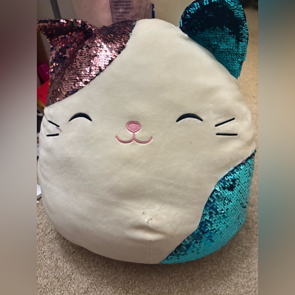 Squishmallows Sequin Cat Bed - Cream and Teal
